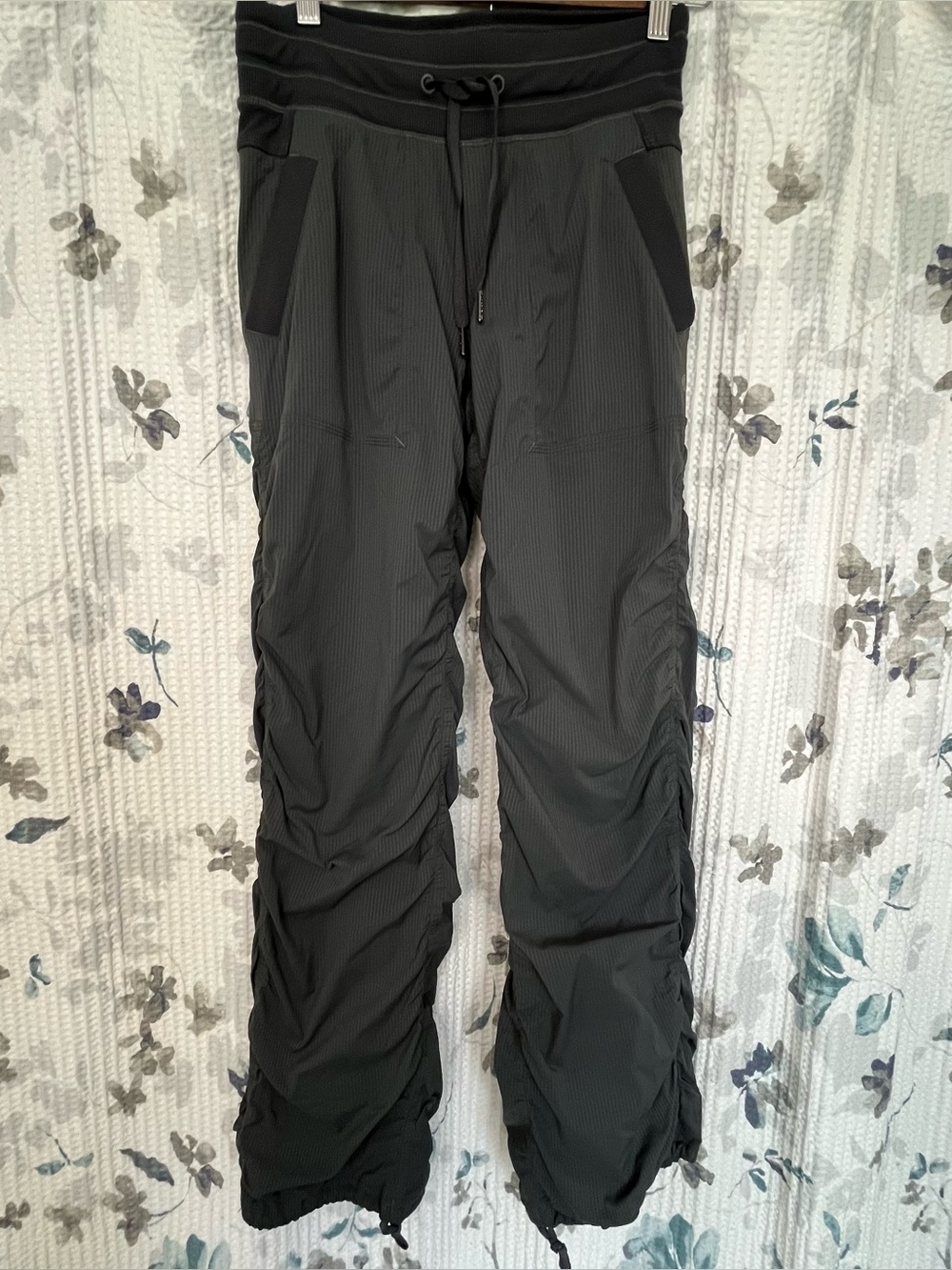 lululemon athletica Dance Studio Gray Women's Drawstring Pants. Size 4